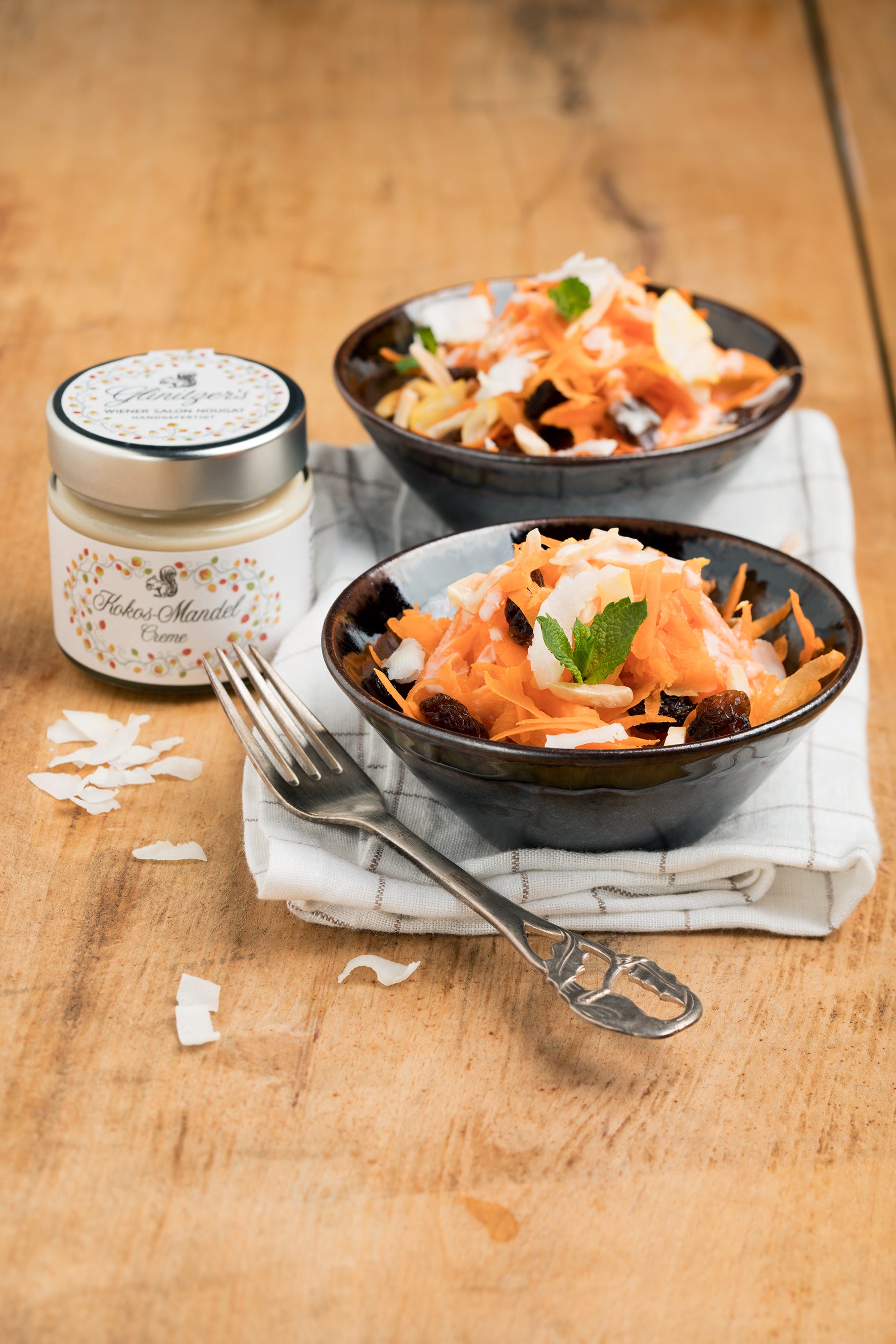 Karottensalat mit Kokos Mandel Dressing - Glinitzers Kokos Mandel Creme